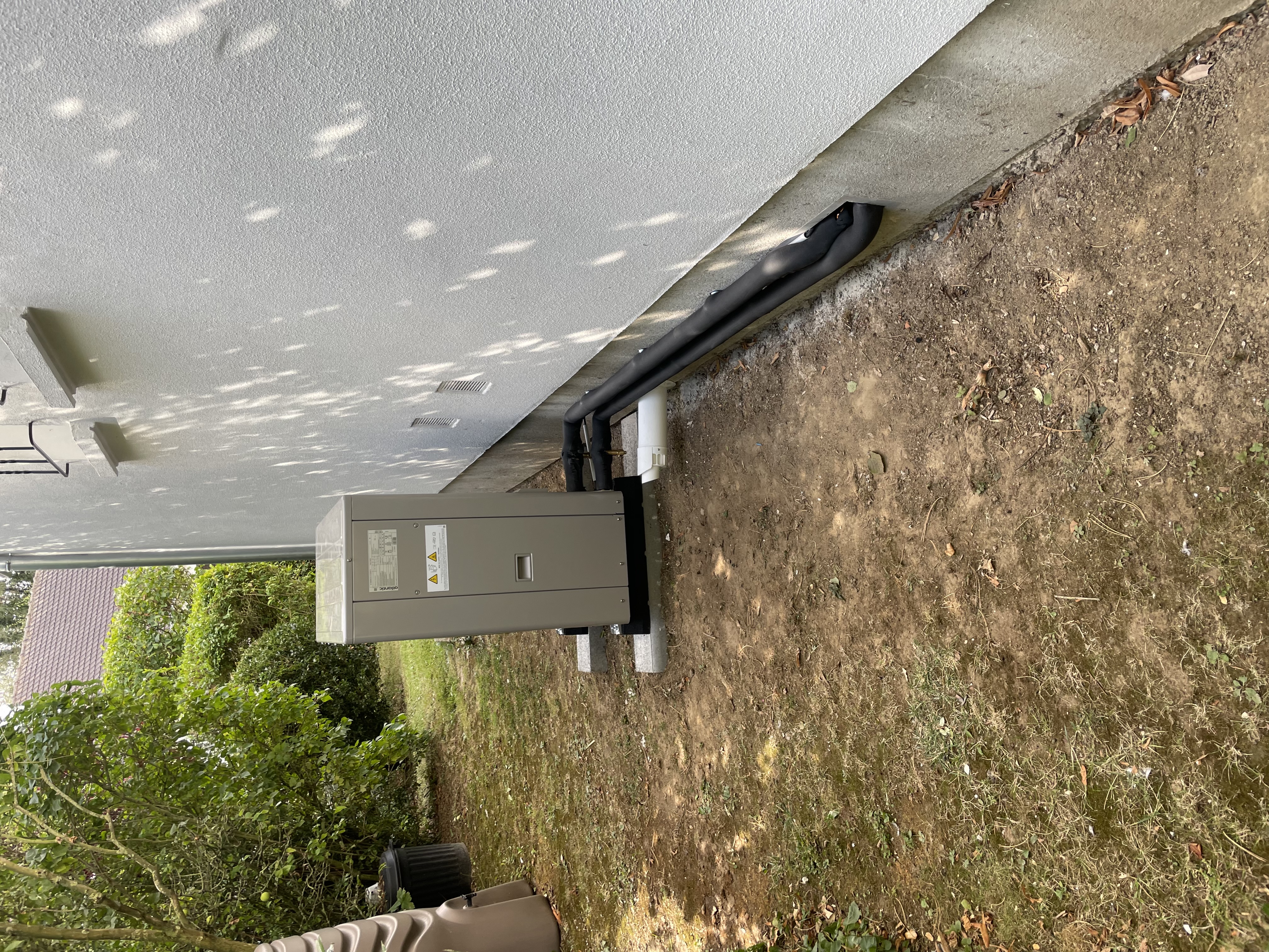 Unité extérieure pompe à chaleur - Solesmes