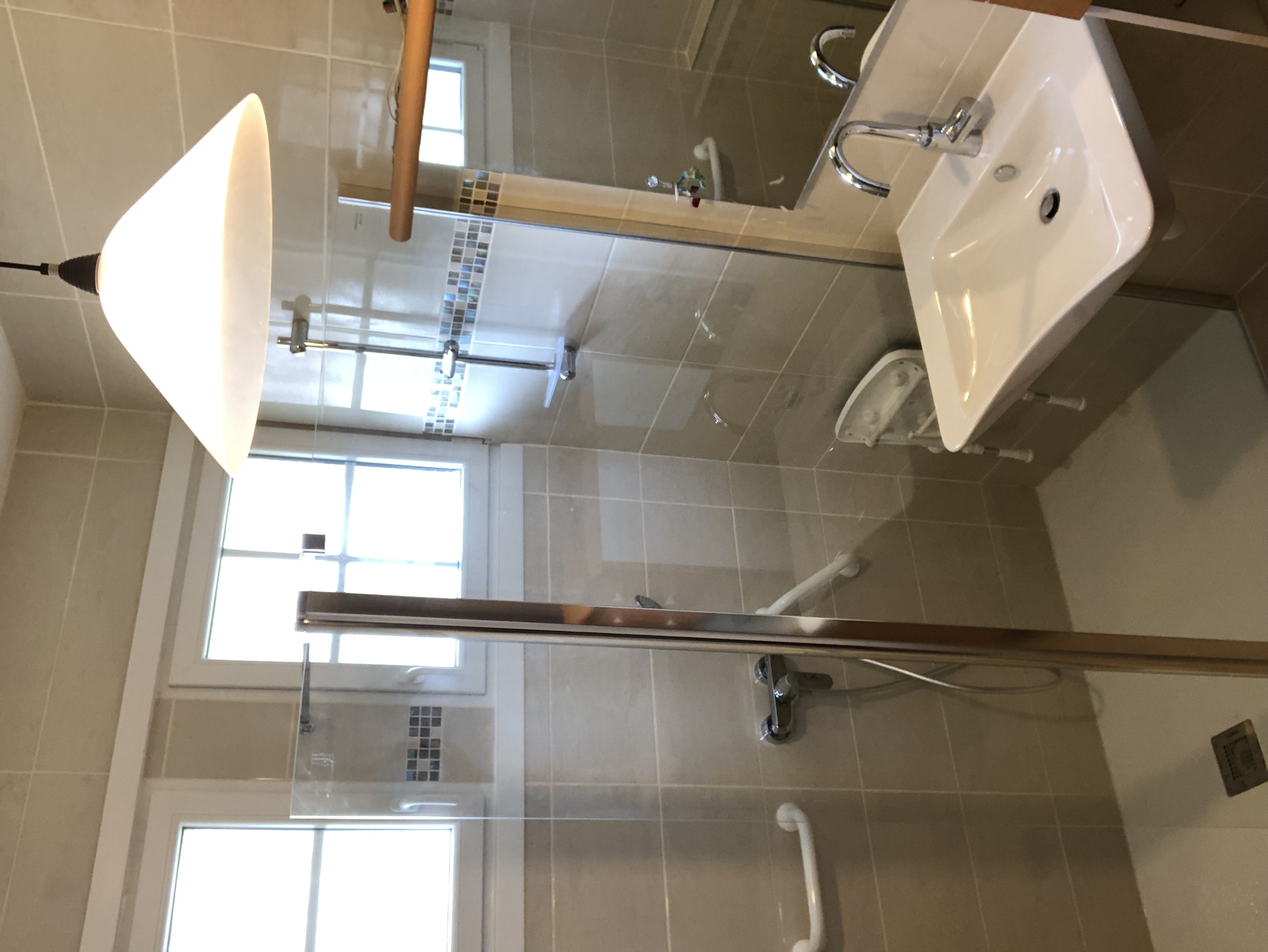 Salle de bains design style épuré - Douai